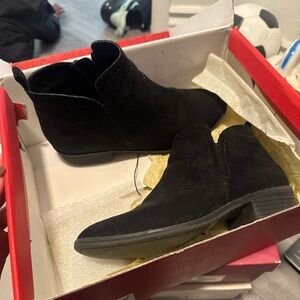 Women’s black booties
